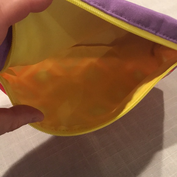 Clinique Geometric makeup pouch - Picture 5 of 5